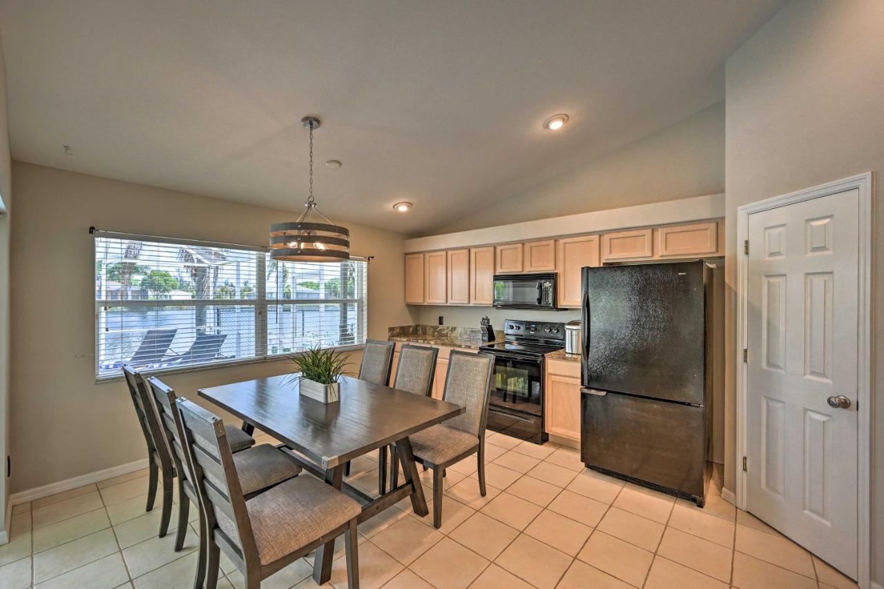 Pet-Friendly Escape With Dock And Kayaks In Cape Coral Villa Eksteriør billede